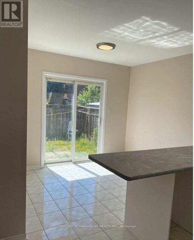 Building Photo - 23 Sunnybrook Crescent