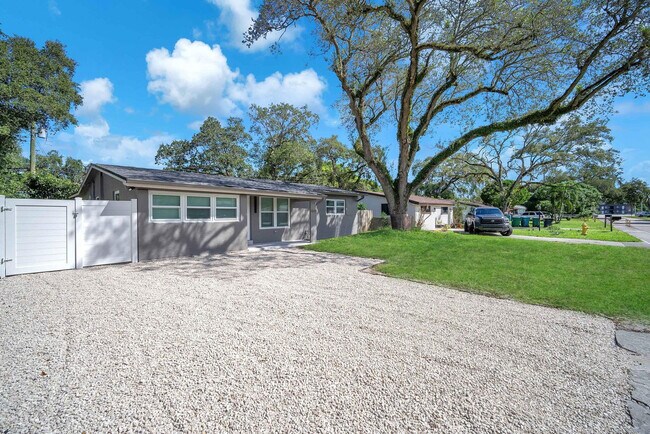 Building Photo - 4640 SW 25th Terrace