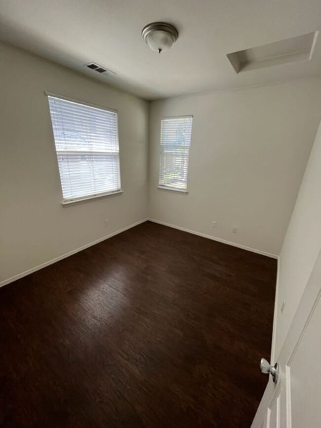 Building Photo - 3591 Sacramento Dr