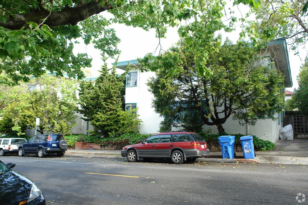 Building Photo - 2525 Le Conte Ave