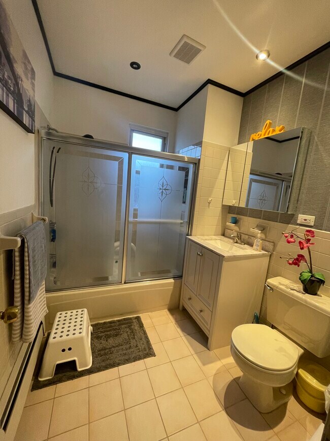 Foto del edificio - 3325 88th St
