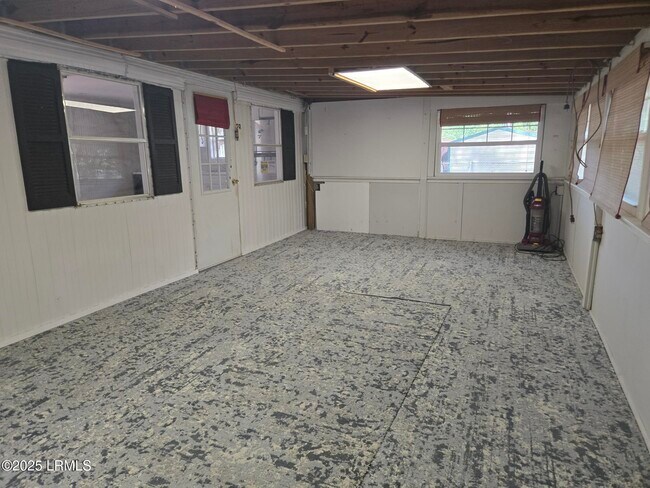 Building Photo - 28 Mixon Rd