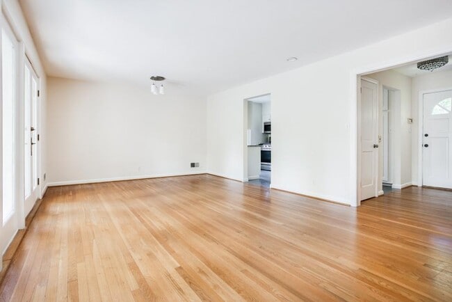 Building Photo - 1655 Ridgewood Dr NE