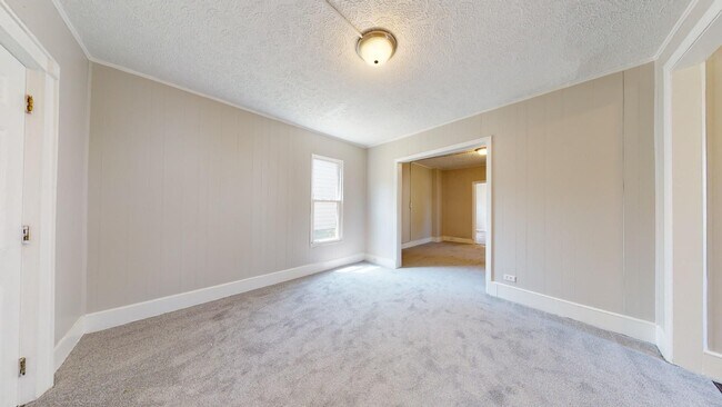 Foto del edificio - Huge 4 Bedroom Single Family House - almost 1500 SQ FT!