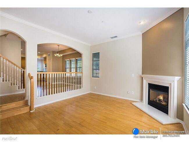 Building Photo - 4 br, 2.5 bath Townhome - 5740 S Glennie L...