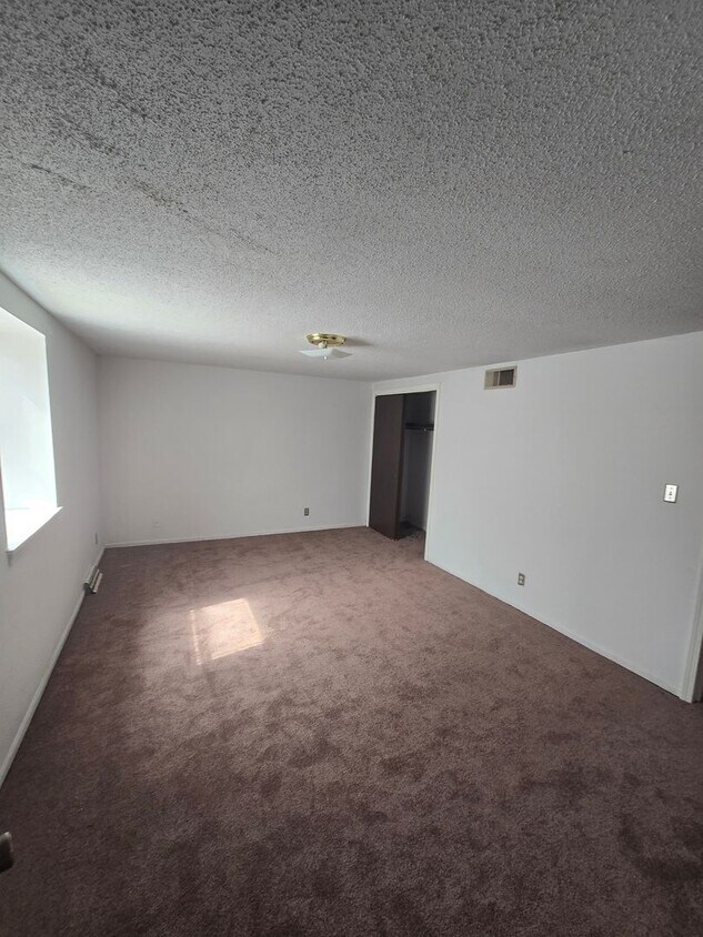 Foto del edificio - 4319 Ludwick Blvd