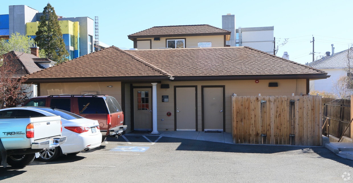 Building Photo - 1015 N Sierra St