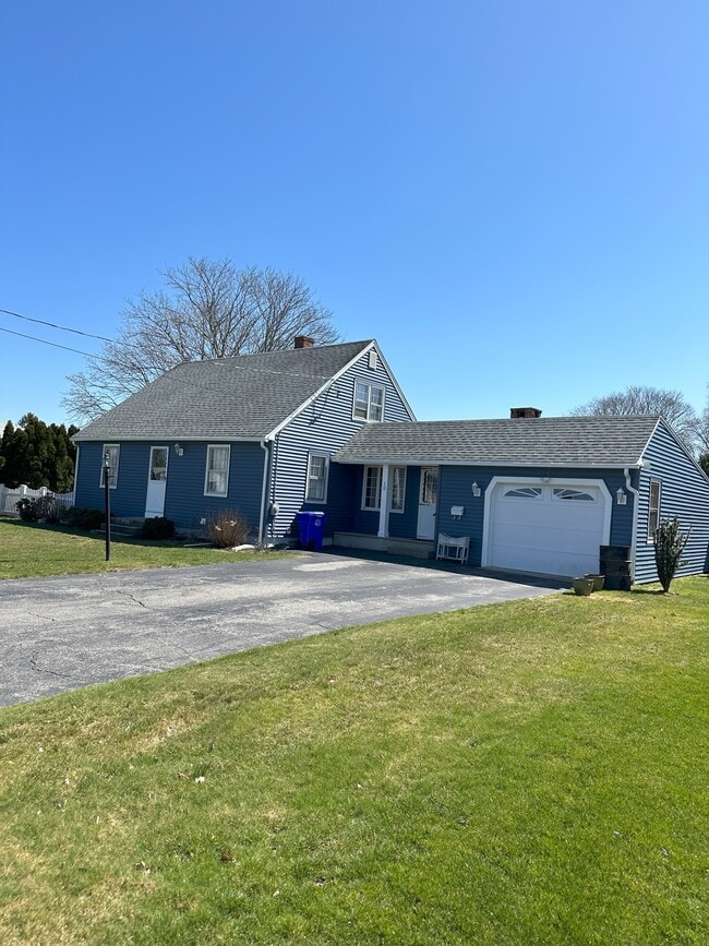 Building Photo - 10 River St