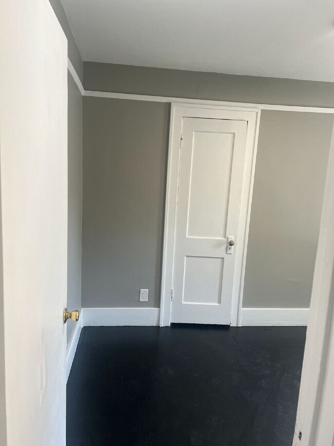 Building Photo - 7543 Lozier Ave