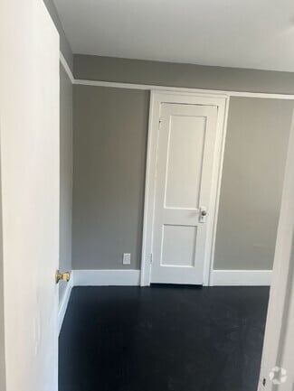 Building Photo - 7543 Lozier Ave