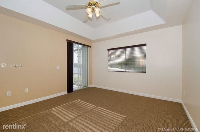 Foto del edificio - 2 br, 2 bath  - 7981 Exeter Blvd W