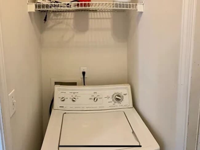 Building Photo - 853 Ladner Dr