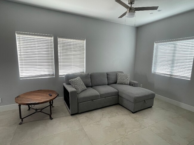 Foto del edificio - 35219 Plumley Rd