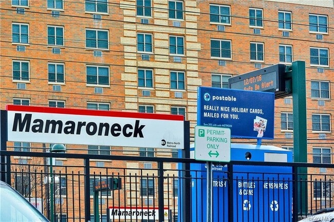 Building Photo - 829 W Boston Post Rd