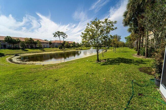 Foto del edificio - 1111 Seminole Palms Dr