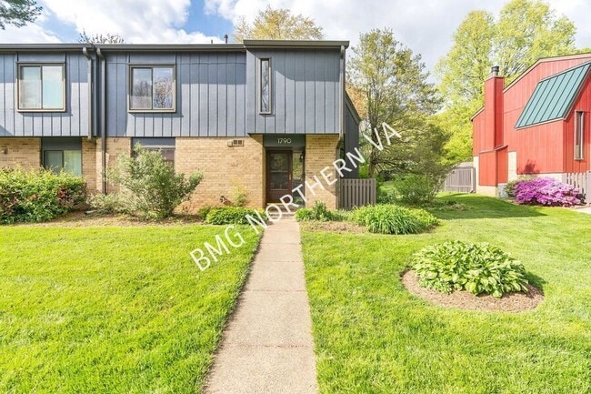 Photo - 1790 Ivy Oak Square House