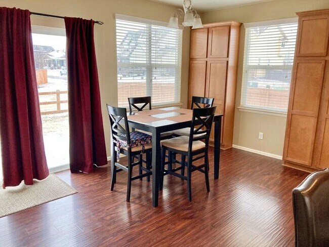 Building Photo - Lovely 3 Bedroom, 2.5 Bathroom Home