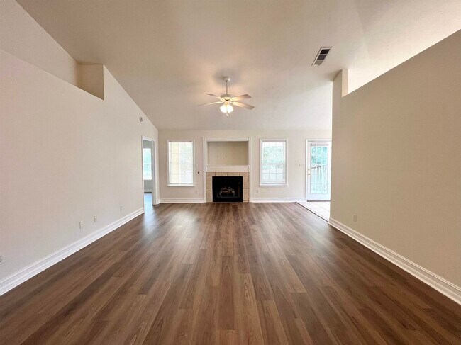 Foto del edificio - 2031 Sunny Dale Dr