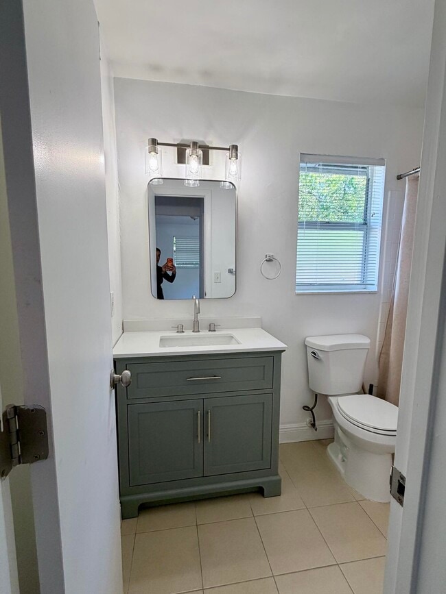 Foto del edificio - 1990 SW 9th St