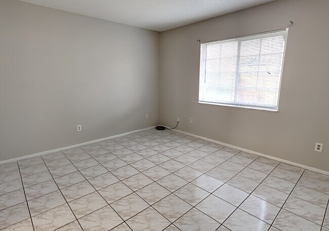 Building Photo - 1921 Truman Rd