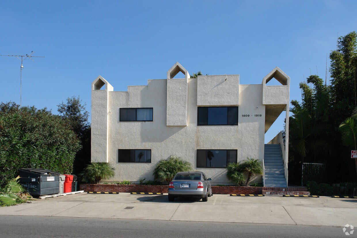 Building Photo - 1909-1919 San Elijo Ave