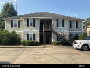 Building Photo - 2530 Hilltop Dr