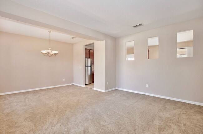 Foto del edificio - Spacious 5/4 Two Story Home with a Lake Vi...