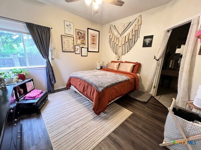 Foto del edificio - 809 Sagewood Trail