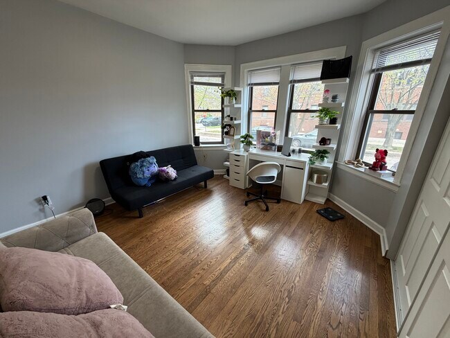 Foto del edificio - 3219 W Balmoral Ave