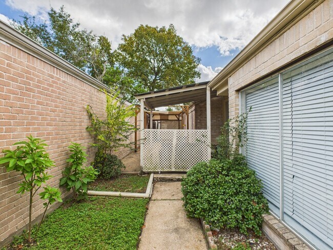 Foto del edificio - 7611 Hopewell Ln