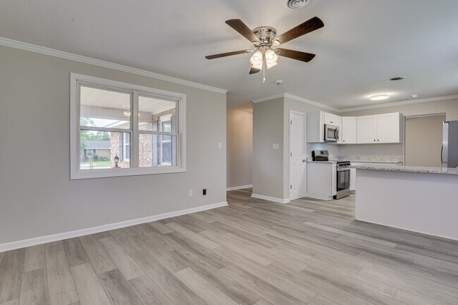 Building Photo - 250 Almon Ct