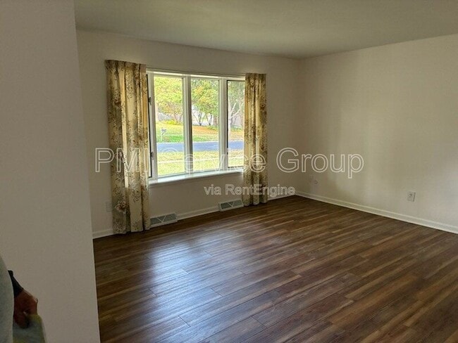 Building Photo - 410 Monroe St