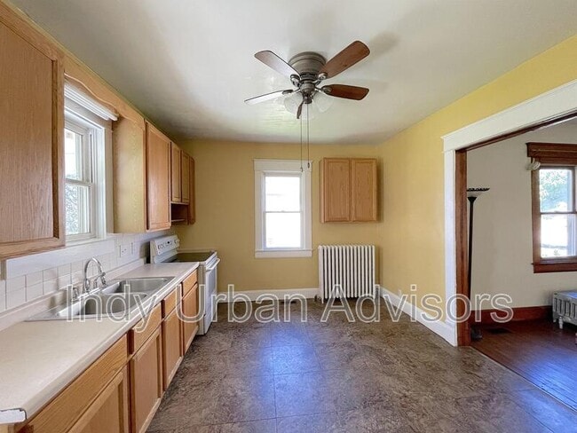 Building Photo - 1213 E Hanna Av