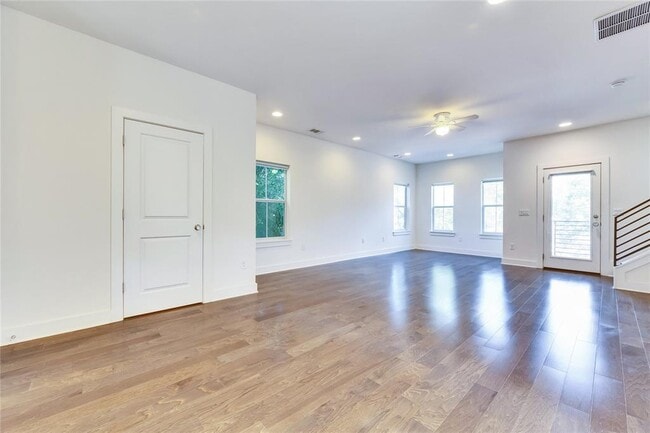 Building Photo - 2717 Halcyon Dr