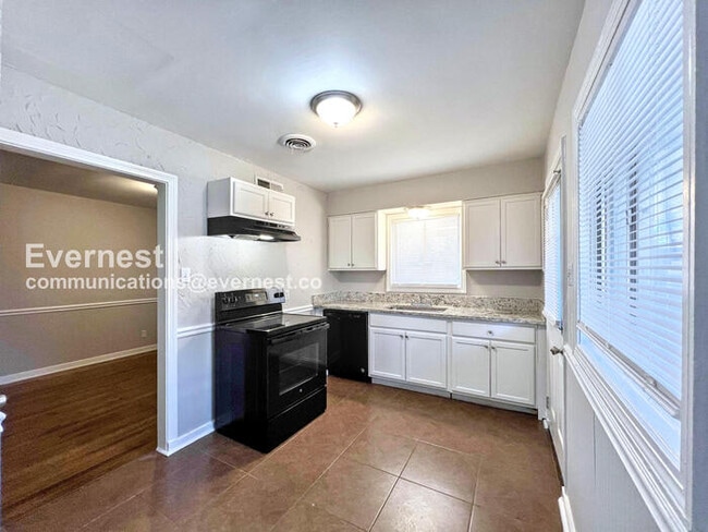 Foto del edificio - 4146 Rhodes Ave