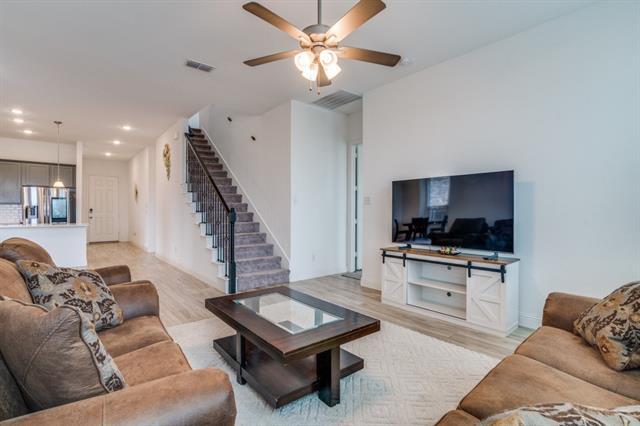 Foto del edificio - 1712 Cherrybrook Ln