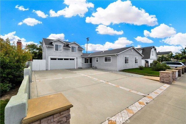 Building Photo - 471 N Seranado St