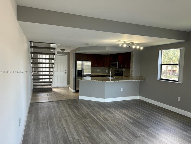 Foto del edificio - 5200 NW 31st Ave