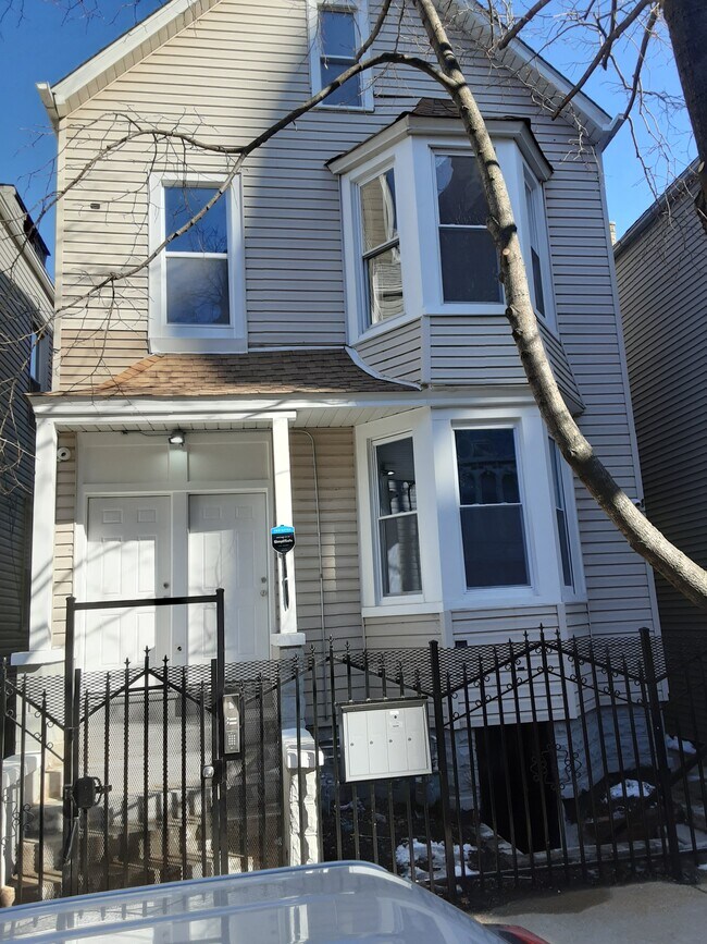 Building Photo - 4545 S Hermitage Ave