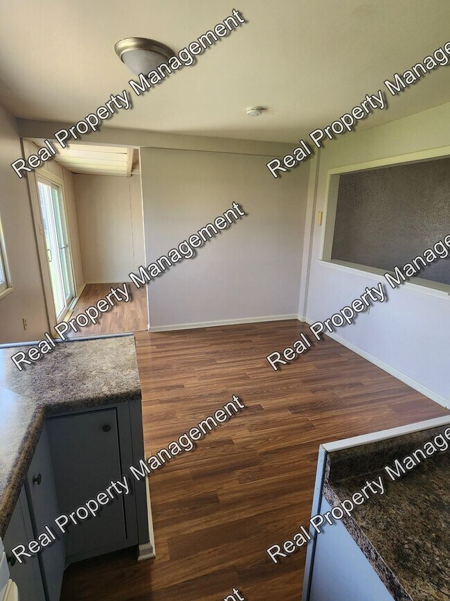 Foto del edificio - Updated Three Bedroom in South Haven