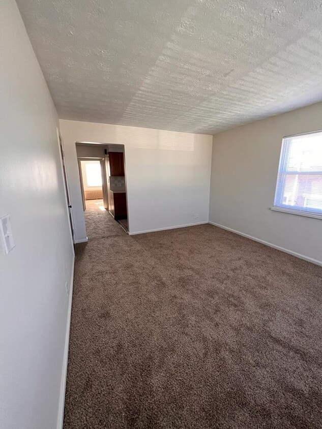 Building Photo - 1580 Glenbeck Ave