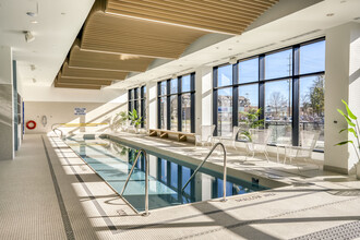 Building Photo - Luxo