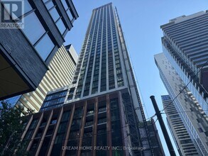 Building Photo - 400 King St W