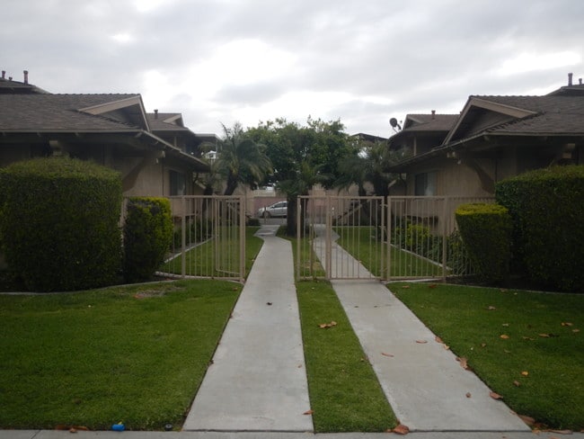 Building Photo - 130 Delano St