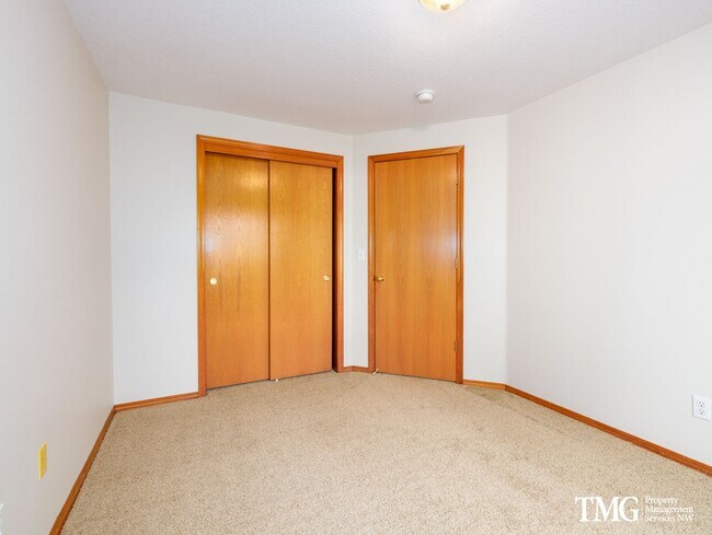 Building Photo - Beautiful 3-Bedroom Ranch Home with a Spac...