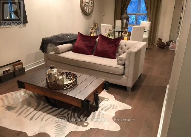 Building Photo - 128 Carlaw Ave