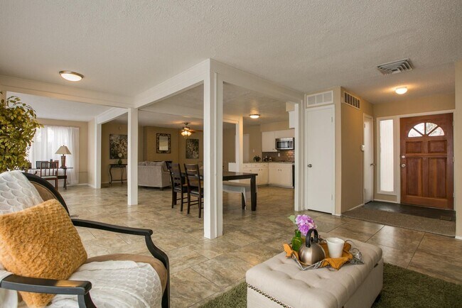 Foto del edificio - Unfurnished $2000 or Furnished $2500 3/2 home