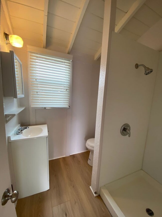 Building Photo - Studio Apartment Available now.