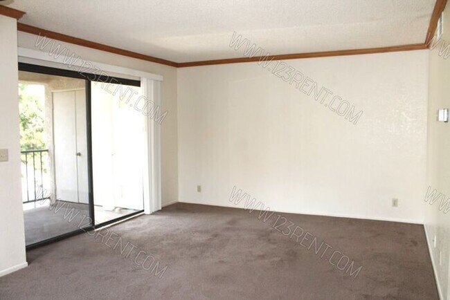 Building Photo - 2554 Olive Dr