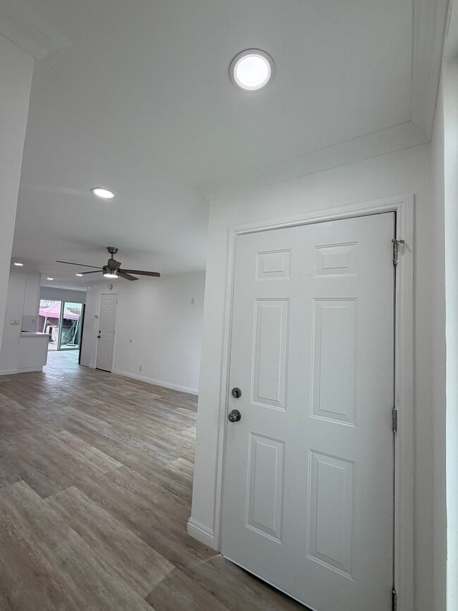 Building Photo - 454 Anna Linda Pl